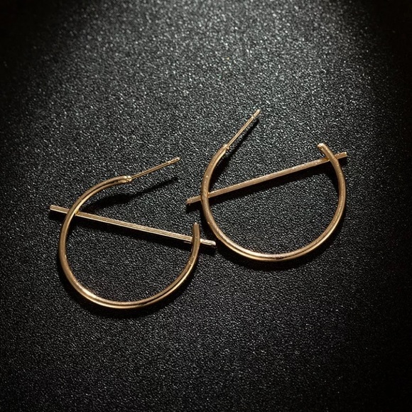 Hoop Style C-shaped Earrings Smooth Circle Hoop Earrings - Picture 4 of 5